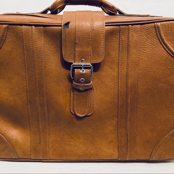 SOLD. Set of 2 Vintage 70s Tan Faux Leather Suitcases - Picture 4 of 13